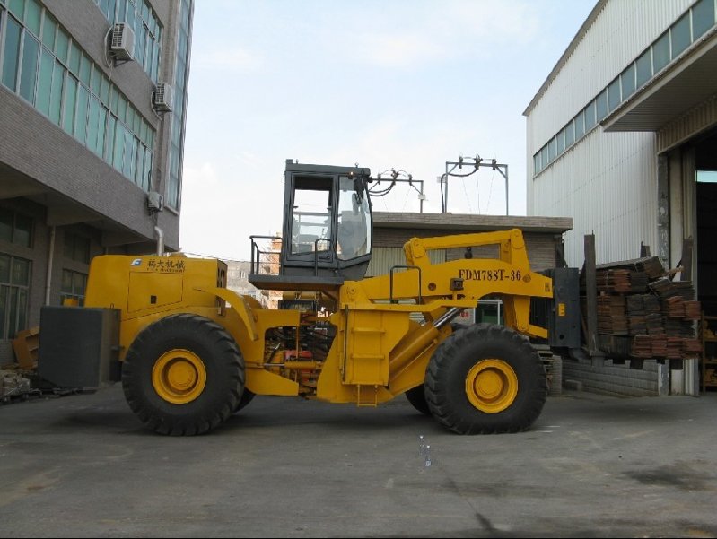 福大機械FDM788T-36輪式叉裝車新產品鑒定會在福州召開